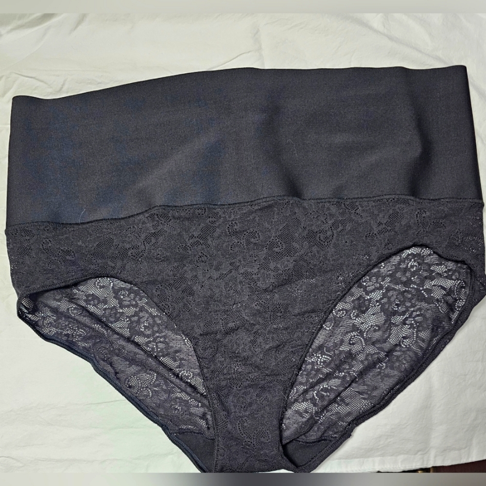 Maidenform Tame your Tummy black panty Size 2xl preowned.